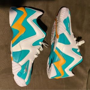 Mens Sz 10.5 Reebok Kamikaze